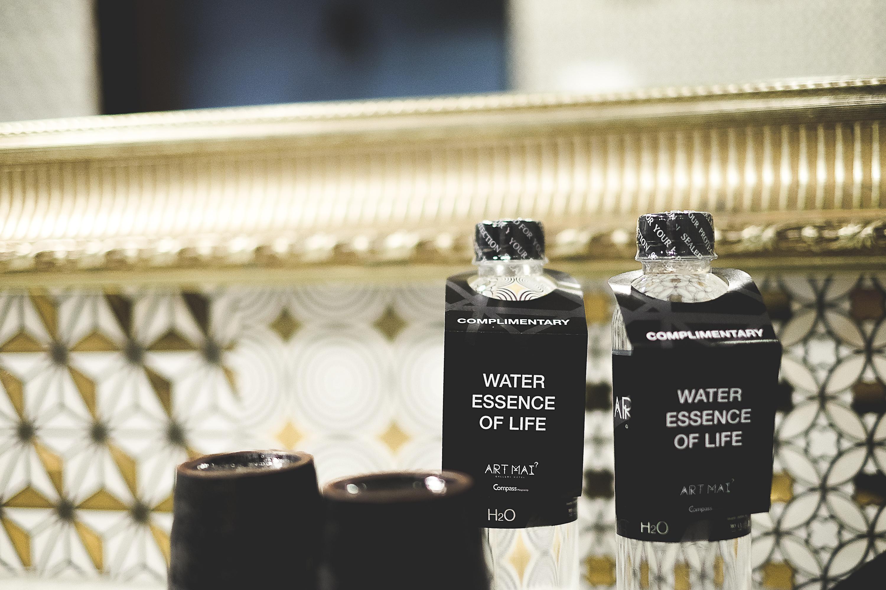 Art Mai Gallery Nimman Hotel Τσιάνγκ Μάι Εξωτερικό φωτογραφία Bottles of water at the Ritz-Carlton