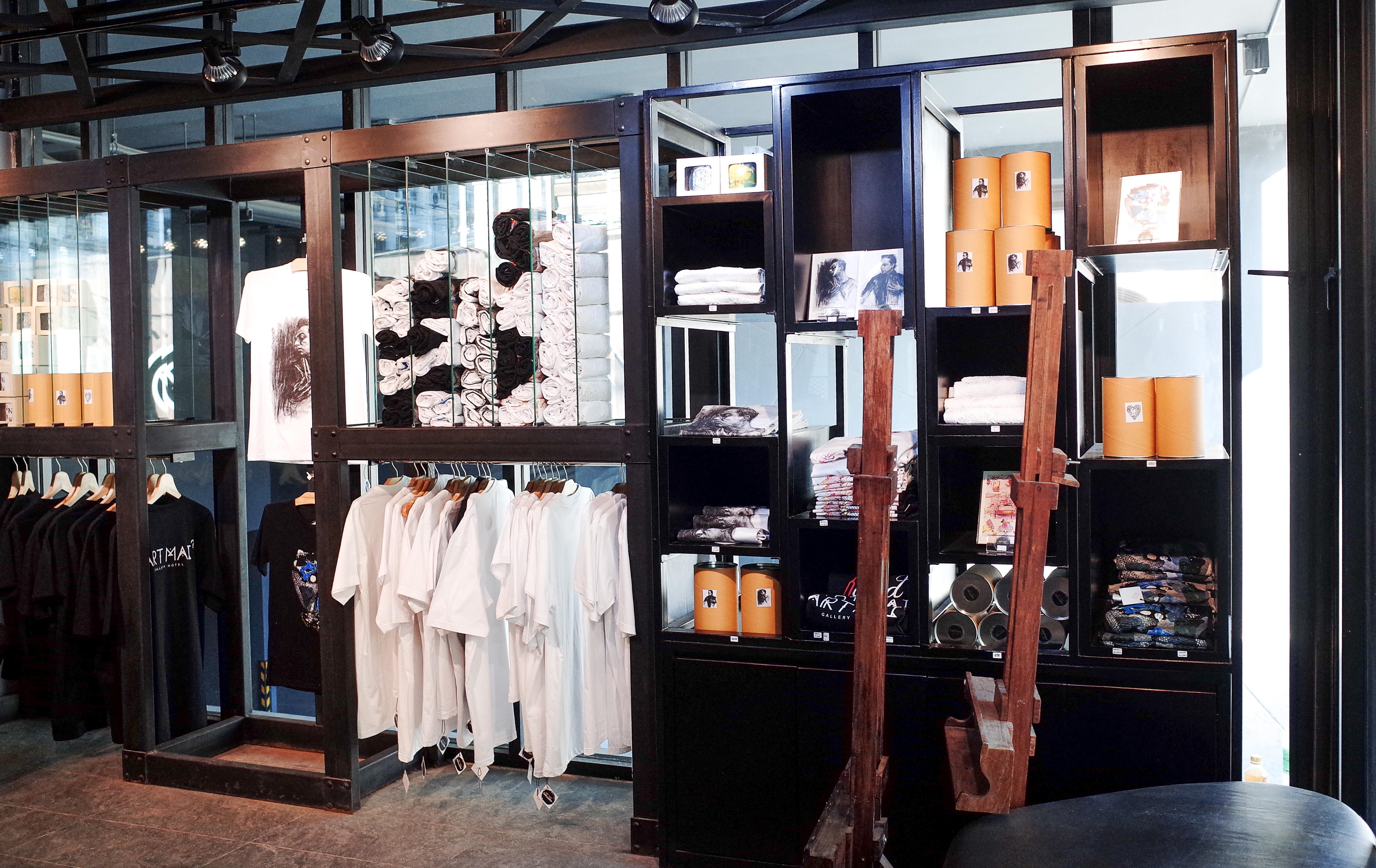 Art Mai Gallery Nimman Hotel Τσιάνγκ Μάι Εξωτερικό φωτογραφία The gift shop at the Chengdu Research Base of Giant Panda Breeding