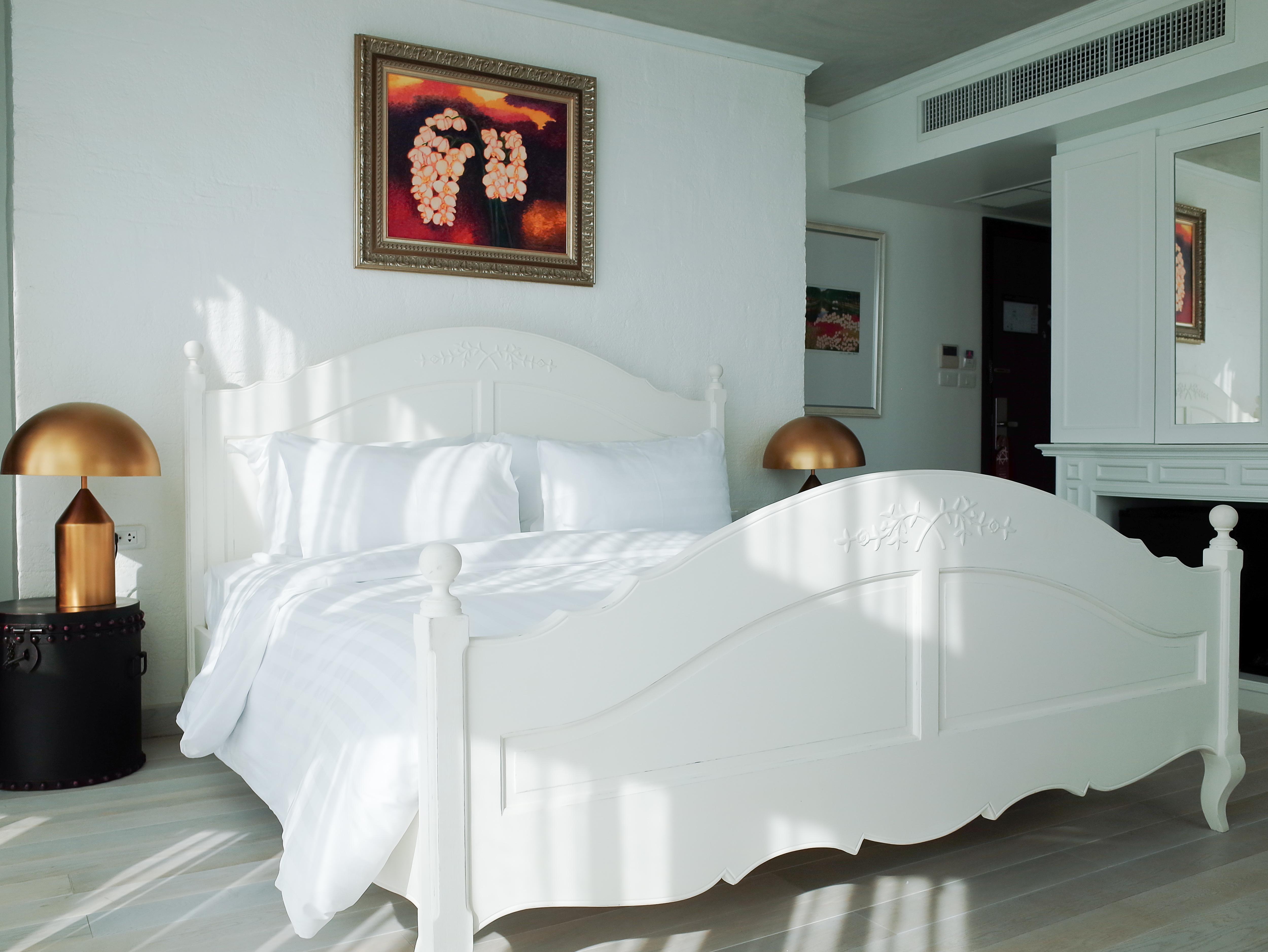 Art Mai Gallery Nimman Hotel Τσιάνγκ Μάι Εξωτερικό φωτογραφία A bed with a bed skirt
