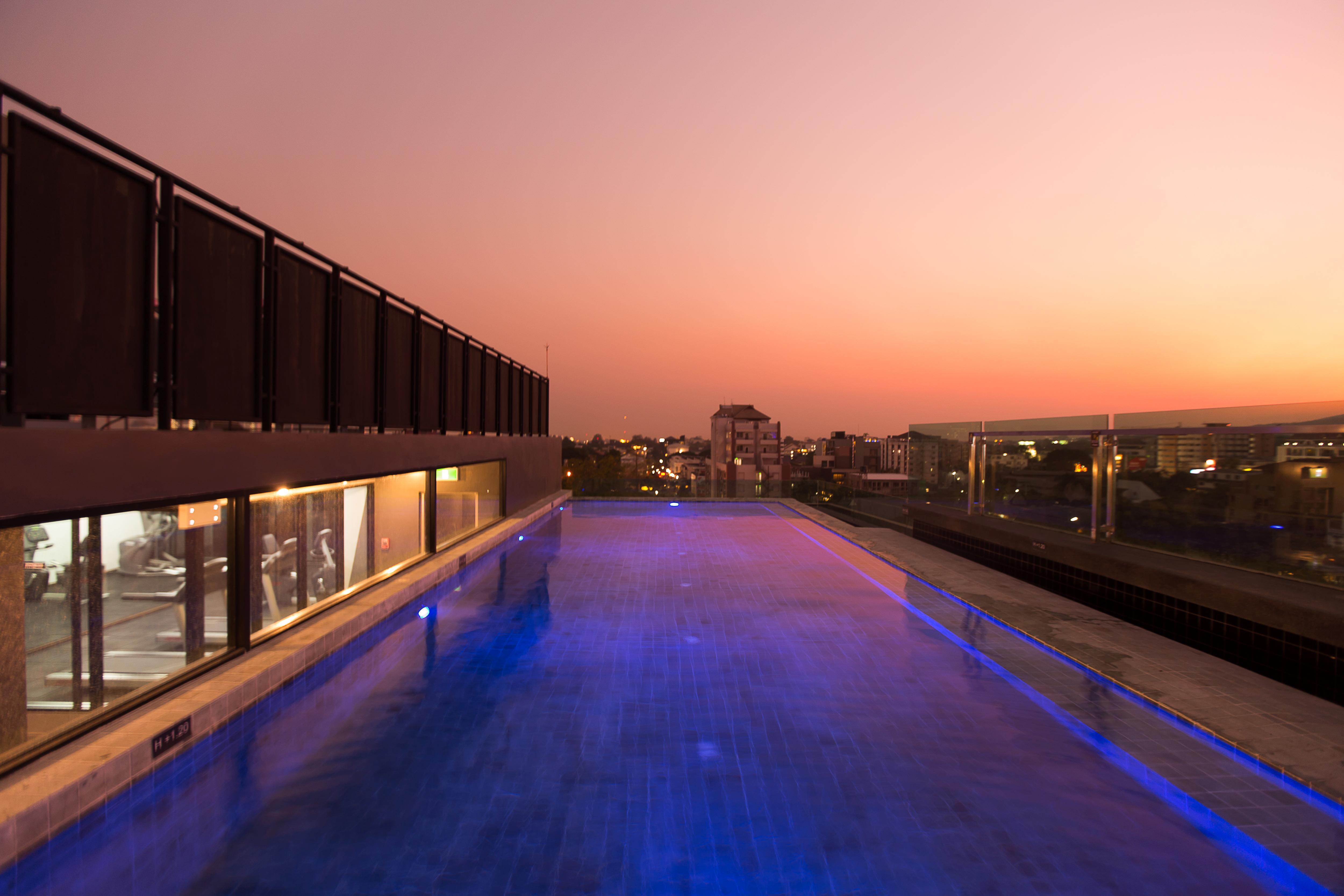 Art Mai Gallery Nimman Hotel Τσιάνγκ Μάι Εξωτερικό φωτογραφία Rooftop pool at the hotel