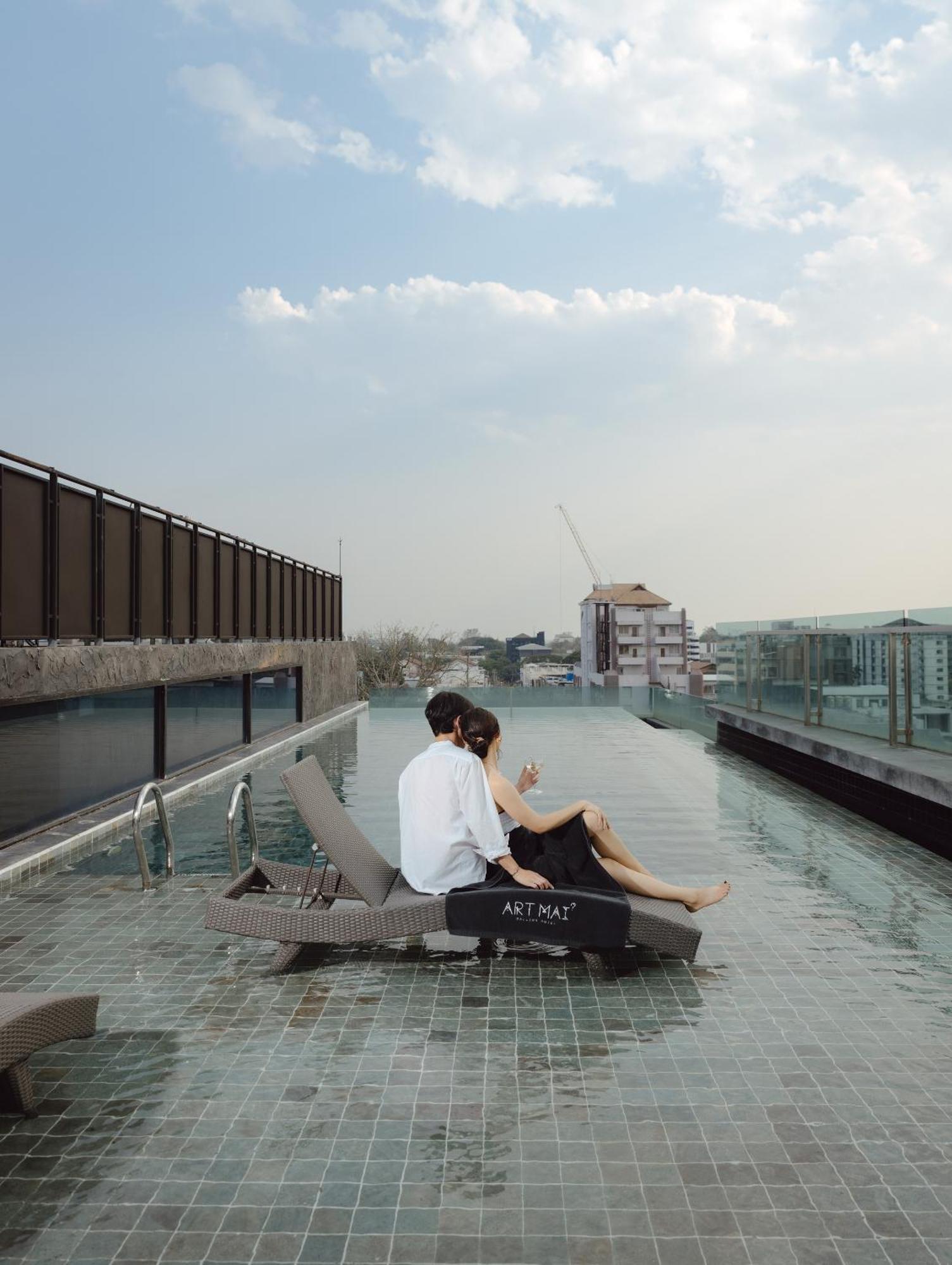 Art Mai Gallery Nimman Hotel Τσιάνγκ Μάι Εξωτερικό φωτογραφία Rooftop pool at the hotel