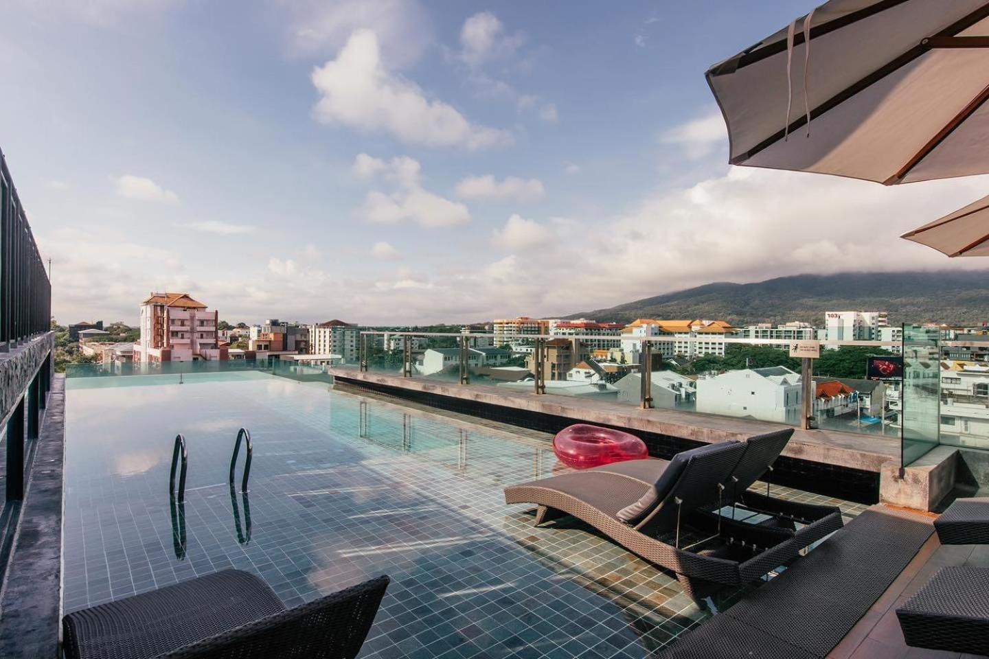 Art Mai Gallery Nimman Hotel Τσιάνγκ Μάι Εξωτερικό φωτογραφία Rooftop pool at the hotel